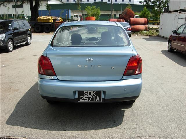 2001 Toyota Platz Pictures