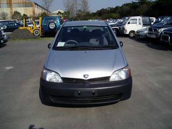 2001 Toyota Platz Pics