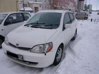 2001 Toyota Platz Photos