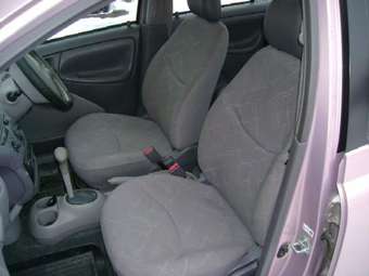 2001 Toyota Platz Pictures