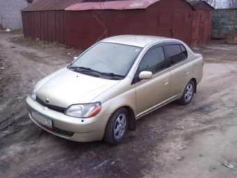 2001 Toyota Platz Pics