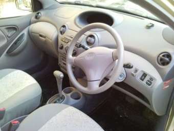 2001 Toyota Platz Pictures