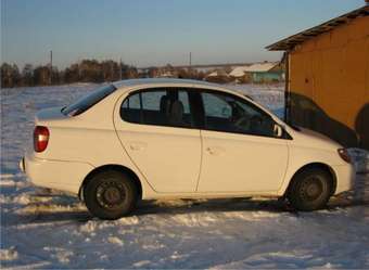 2001 Toyota Platz Pictures