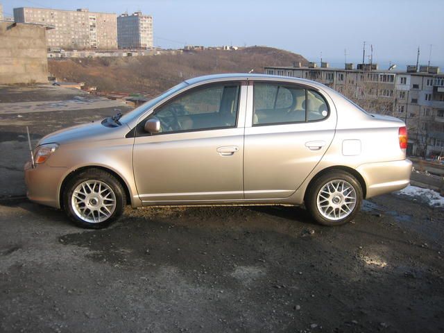 2003 Toyota Platz