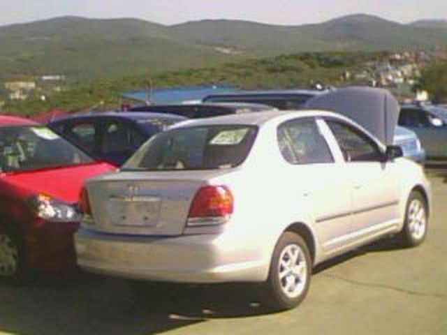 2003 Toyota Platz