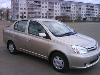 2003 Toyota Platz Pictures