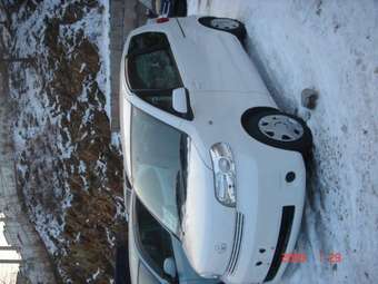 2004 Toyota Porte Photos