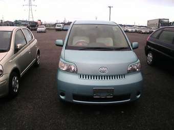 2005 Toyota Porte Pictures