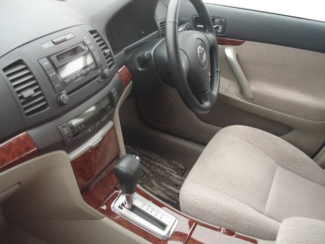 2004 Toyota Premio