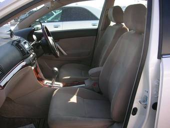 2004 Toyota Premio Photos