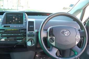 2004 Toyota Prius Pics