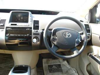 2004 Toyota Prius Images