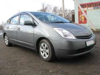 2004 Toyota Prius Pictures