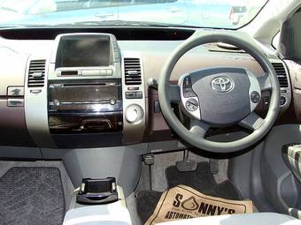 2004 Toyota Prius Photos