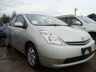 2004 Toyota Prius Pictures