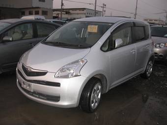 2005 Toyota Ractis Photos