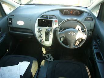 2005 Toyota Ractis Photos