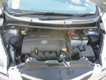 2005 Toyota Ractis Pictures