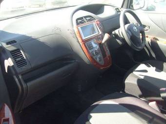 2005 Toyota Ractis Photos