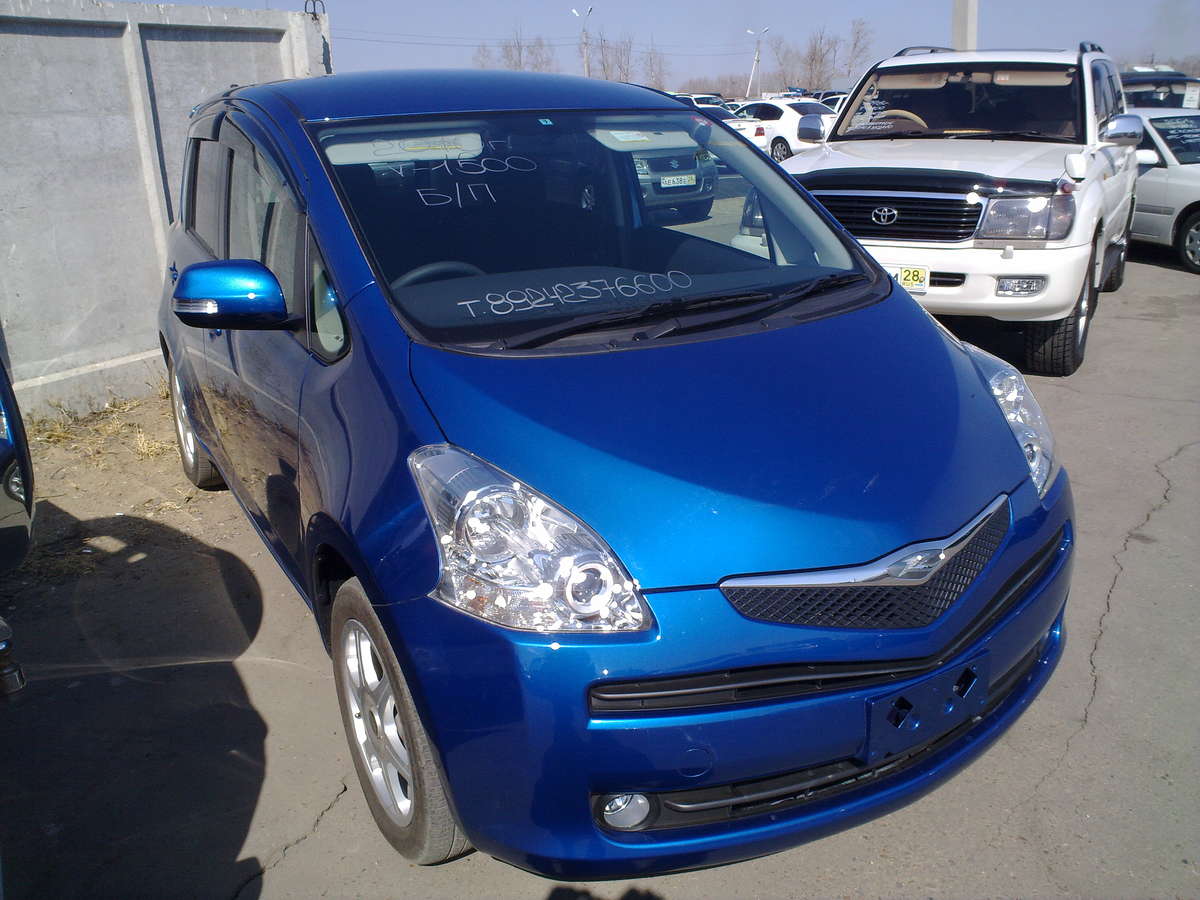 Toyota ractis 2010 года