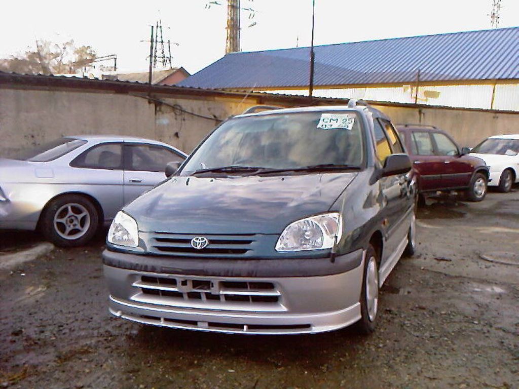 1999 Toyota Raum