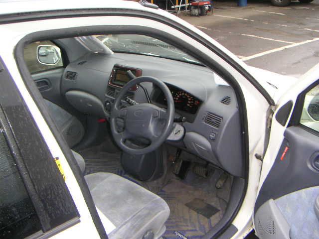 1999 Toyota Raum Pictures