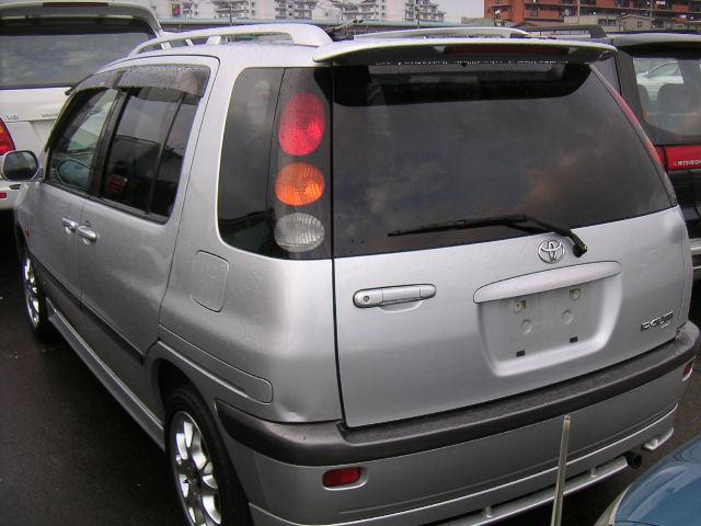 1999 Toyota Raum Photos