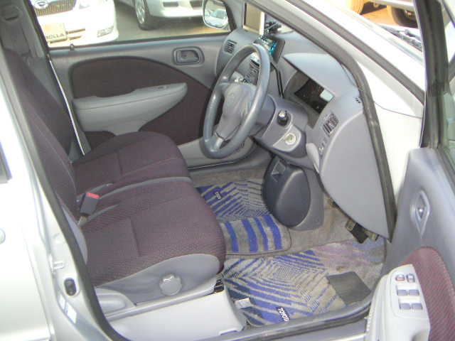 1999 Toyota Raum Pictures