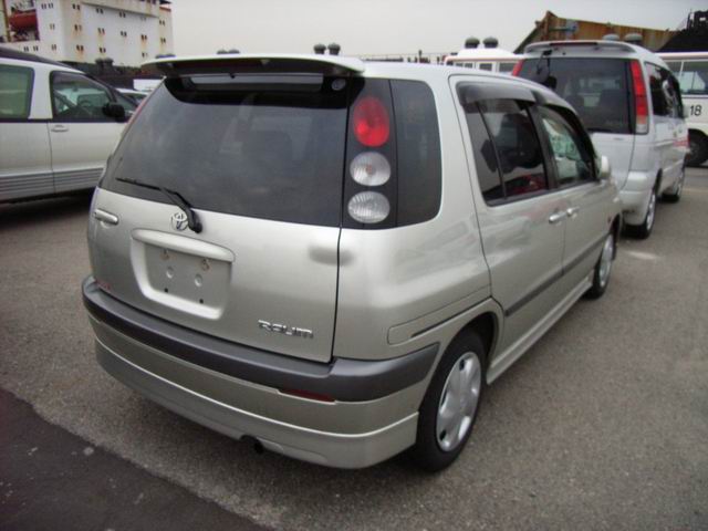 1999 Toyota Raum Photos