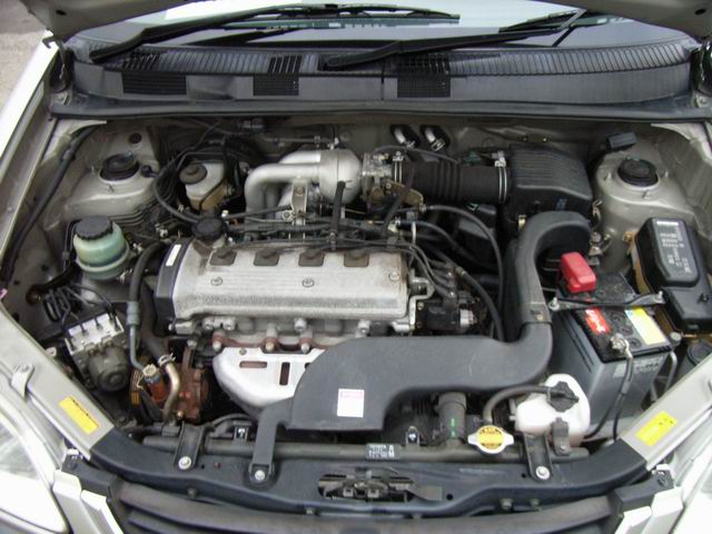 1999 Toyota Raum Photos