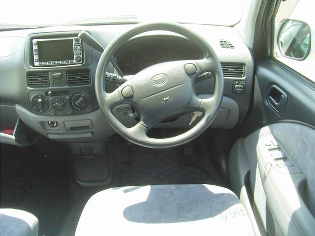 2000 Toyota Raum Photos