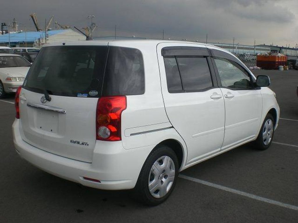 2003 Toyota Raum