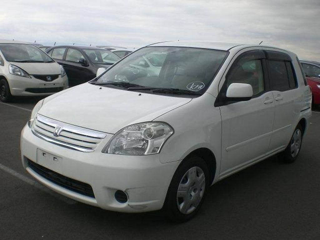 2003 Toyota Raum