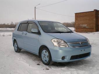 2003 Toyota Raum Photos