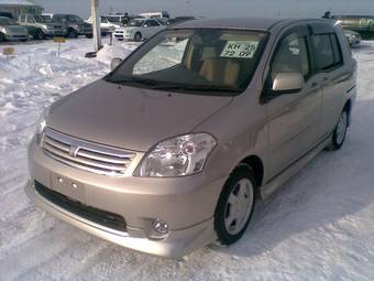 2005 Toyota Raum Photos