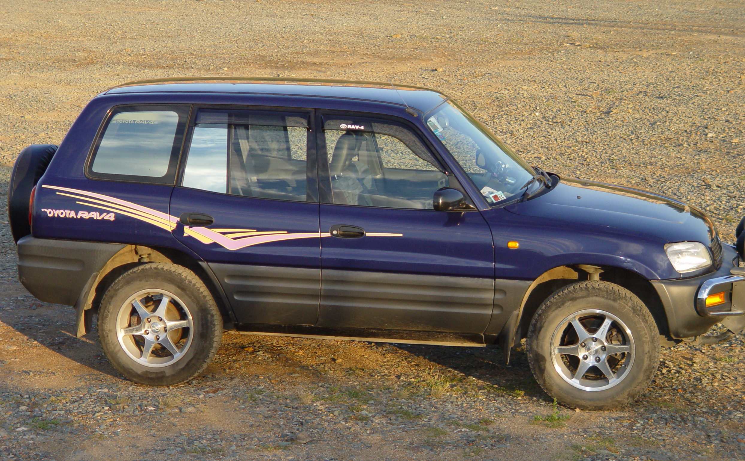 1995 Toyota RAV4 specs, Engine size 2000cm3, Fuel type Gasoline, Drive ...