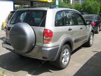 2002 Toyota RAV4 Photos