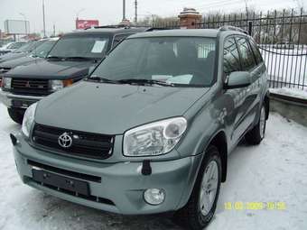 2004 Toyota RAV4 Photos