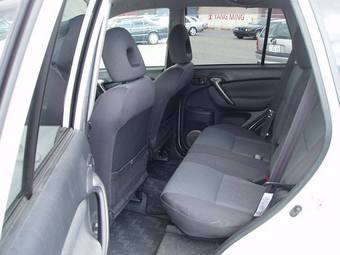 2004 Toyota RAV4 Pictures