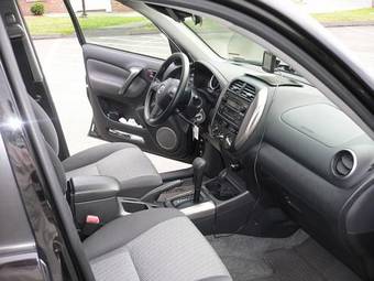 2004 Toyota RAV4 Images