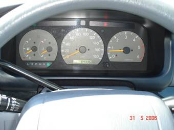 1998 Toyota Regius Photos