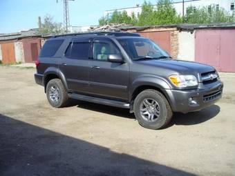 2004 Toyota Sequoia Photos