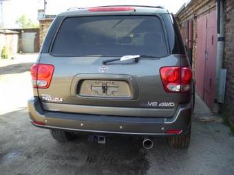 2004 Toyota Sequoia Pictures