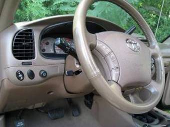 2004 Toyota Sequoia Pics