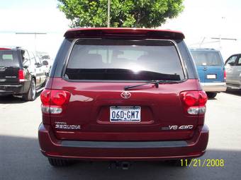 2005 Toyota Sequoia Pictures