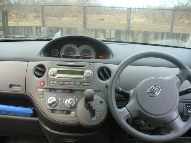 2003 Toyota Sienta