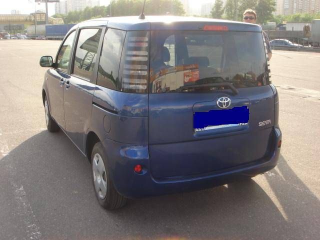 2003 Toyota Sienta