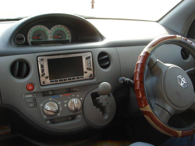 2003 Toyota Sienta