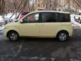 2003 Toyota Sienta Images