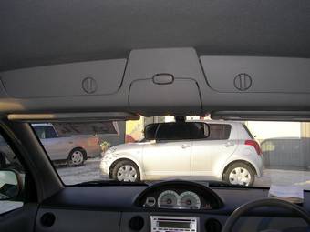 2003 Toyota Sienta Images